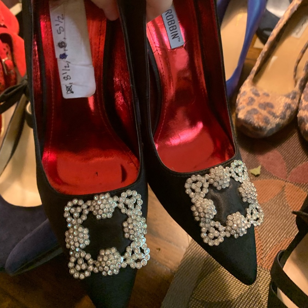 satin cape robbin heels